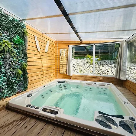 2 A 15 Mn De La En Pleine Nature Jacuzzi Dispo Du 01 Avril Au 15 Octobre
